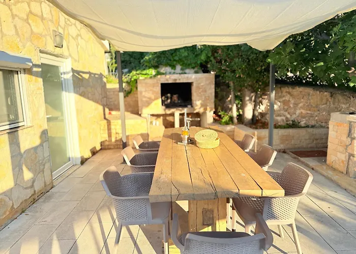 Lele - Peace, Mountain & Sea View, Heated Pool فيلة