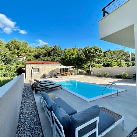 Villa Lele - Peace, Mountain & Sea View, Heated Pool Novigrad (Dalmatia)