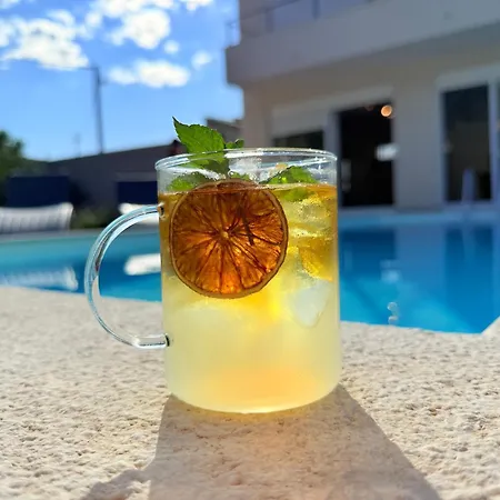 Lele - Peace, Mountain & Sea View, Heated Pool Willa *