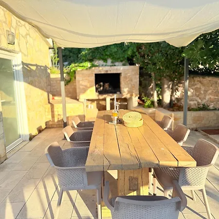 Lele - Peace, Mountain & Sea View, Heated Pool Willa