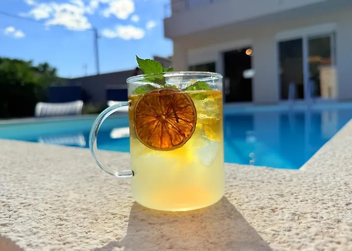 Lele - Peace, Mountain & Sea View, Heated Pool Willa *