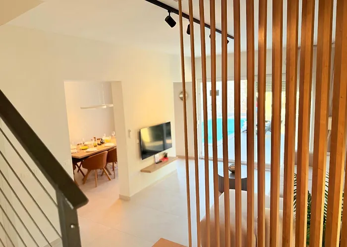 Lele - Peace, Mountain & Sea View, Heated Pool Willa *